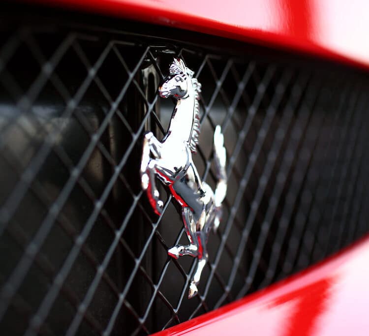 Ferrari brevetta un rombo del motore per le auto elettriche del futuro