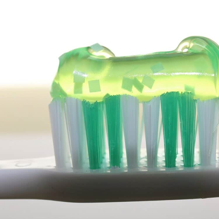 Quando il dentifricio incontra le batterie: il fluoruro potrebbe aprire le porte a una rivoluzione nelle auto elettriche