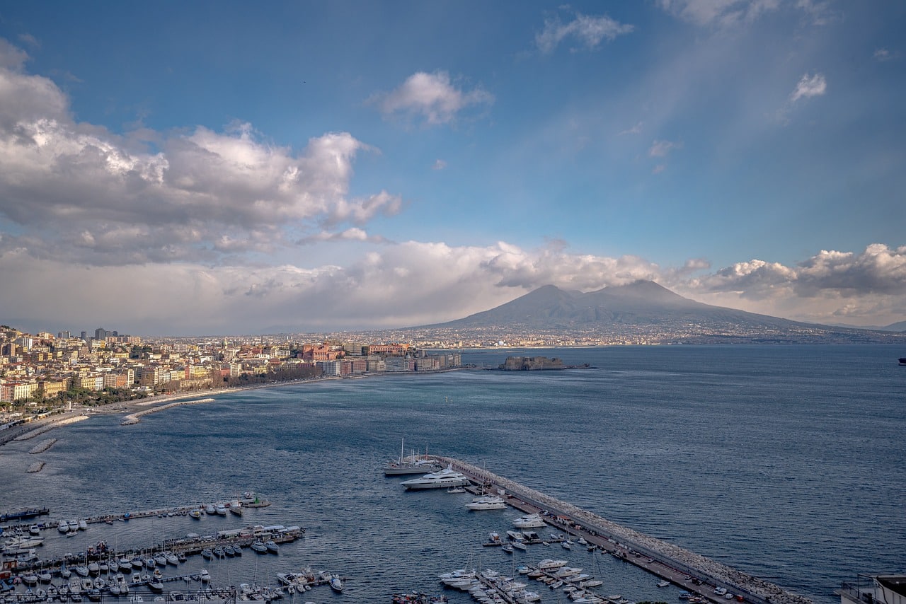 Weekend elettrico a Napoli e dintorni: tra storia, arte e buona cucina