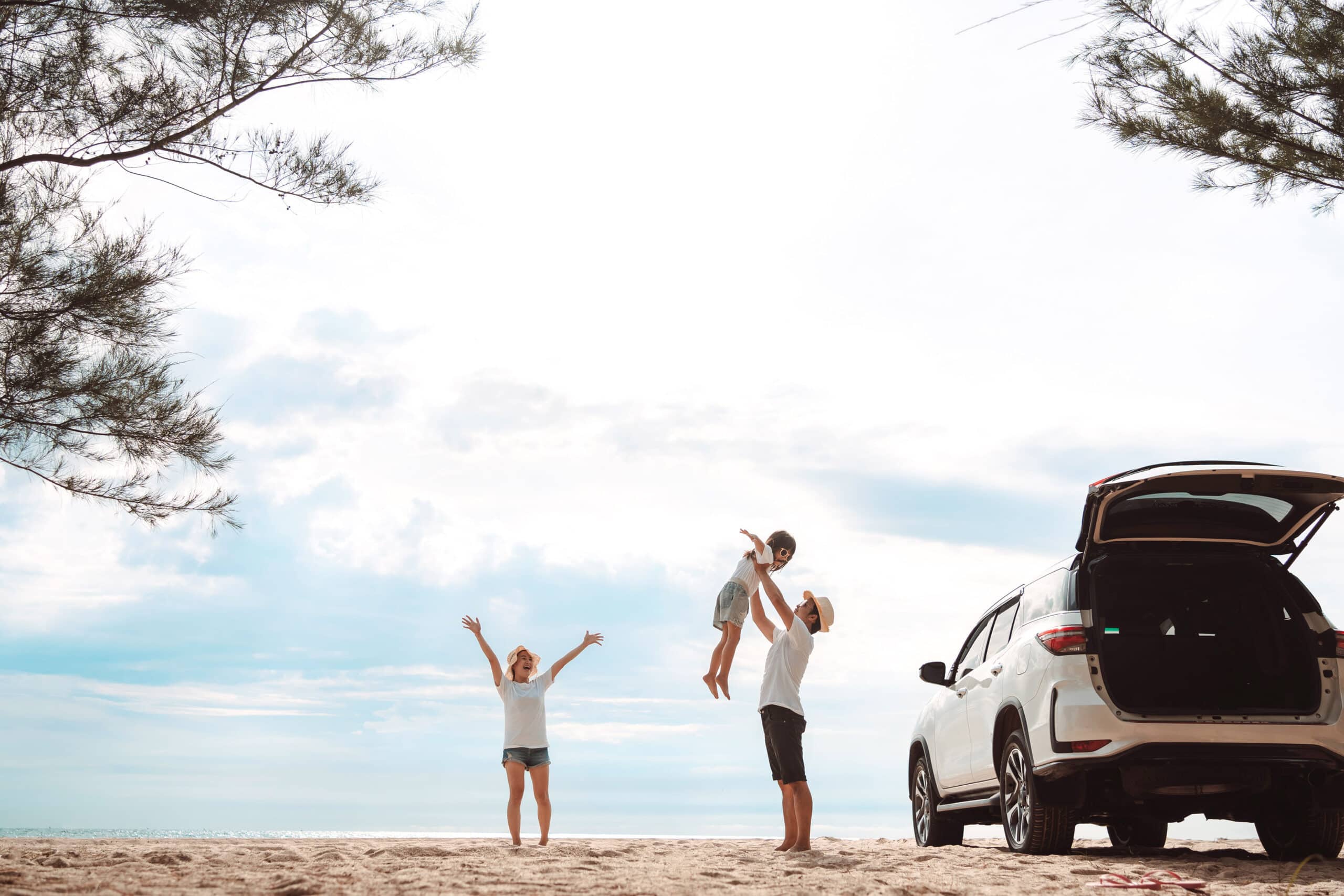 Estate in auto elettrica: come ti organizzo il viaggio perfetto