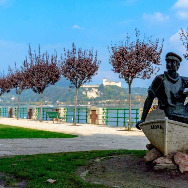 Arona, passeggiata lungo il Lago Maggiore